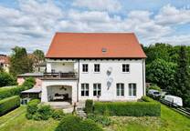 *Teilsaniertes 2-Familienhaus in grüner Bestlage am Elbhang*