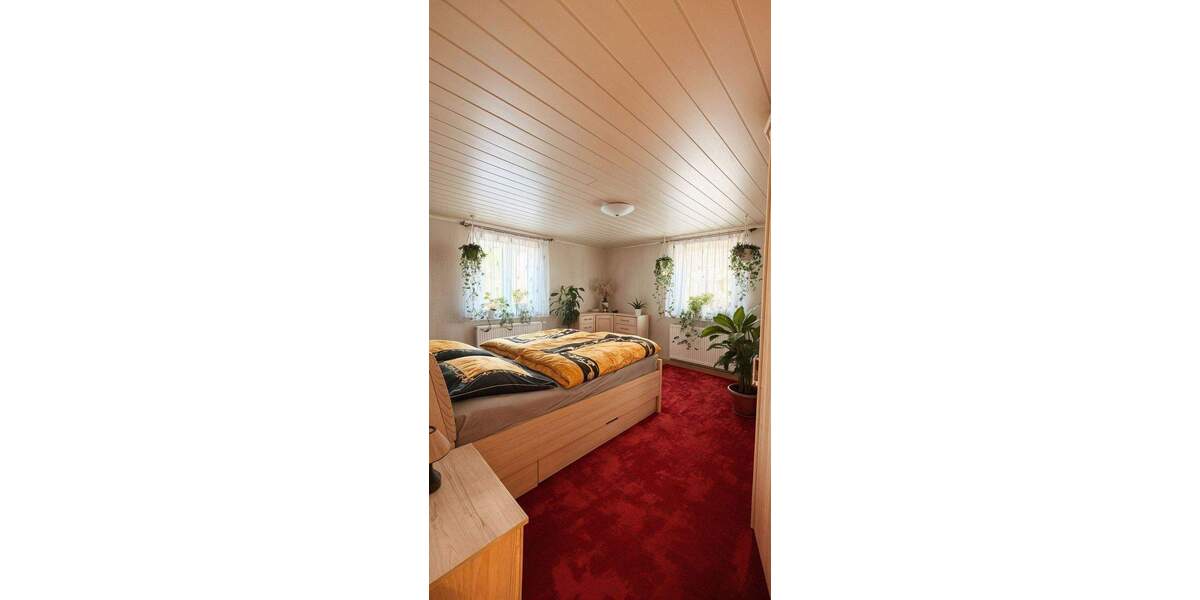 Gepflegtes Zweifamilienhaus mit großem Garten und Pool in Radebeul-Naundorf 7 zimmer