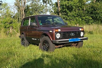 Lada Taiga 20.700 km 11.900 &euro; Priestewitz 01561