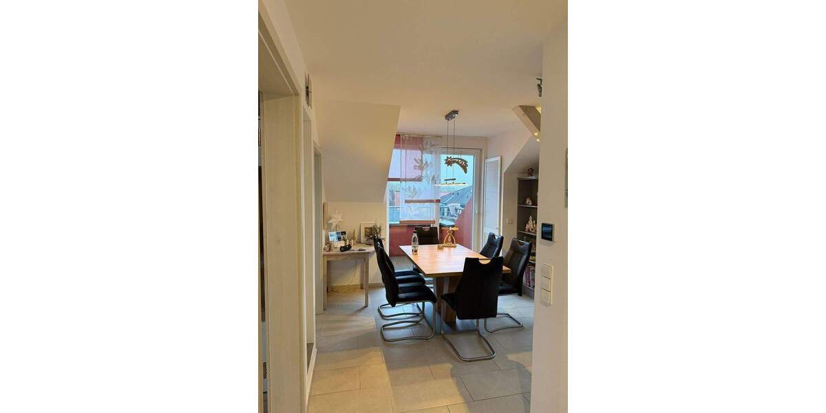 Traumhafte DG-Wohnung mit Kamin und 2 Dachterrassen 5 zimmer