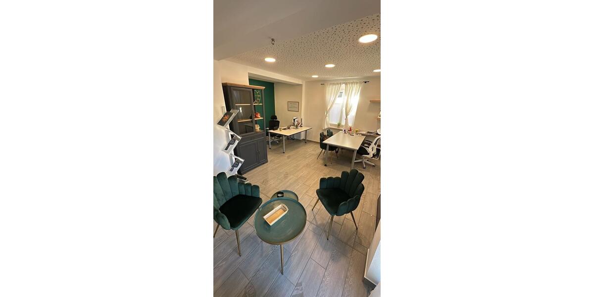 Büro-Praxisraum, 41 qm direkt an der Straße, mit großem Fenster zimmer