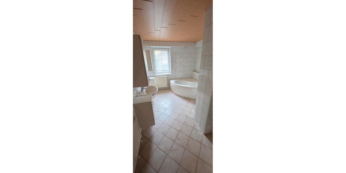 Einfamilienhaus Dorfhain - 8 Zimmer, 180 m&sup2;, 128.000&euro; | Angebot:27445521