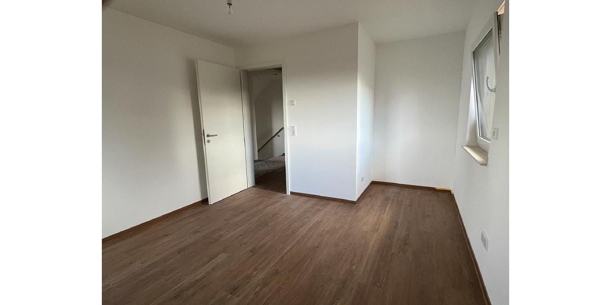 Einfamilienhaus Weinböhla - 5 Zimmer, 155 m&sup2;, 2.300&euro; | Angebot:25351472