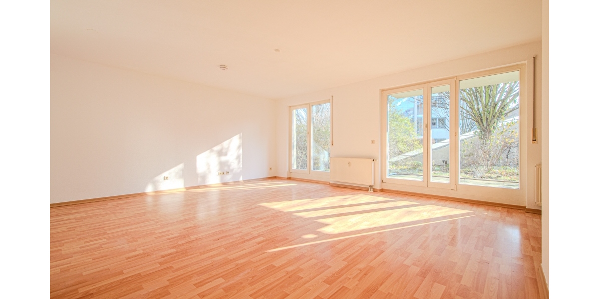 HELL & FREUNDLICH – BEZUGSFREI – GROSSE TERRASSE – WANNENBAD – TG-PARKER - Terrassenwohnung Dresden Strehlen | Angebot:25806752