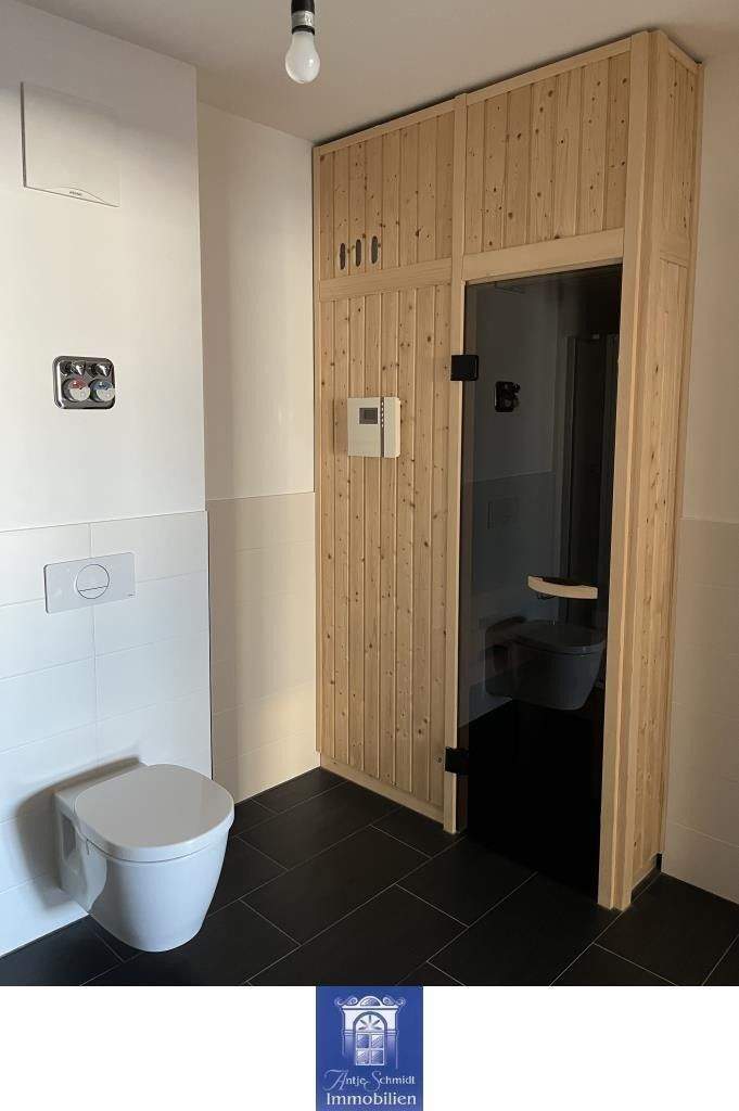 Ihr neuer Lieblingsplatz! Großer Balkon, zwei Bäder, Sauna, EBK, Fußbodenheizung! 4 zimmer