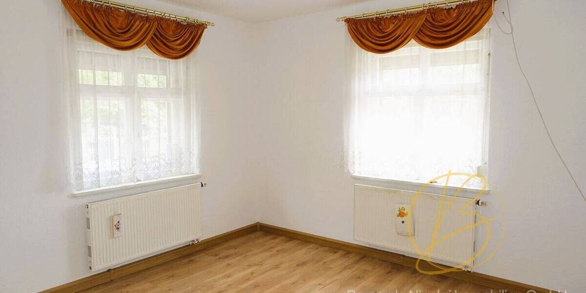 Mehrfamilienhaus, Wohnhaus Großröhrsdorf - 8 Zimmer, 180 m&sup2;, 342.000&euro; | Angebot:26825991