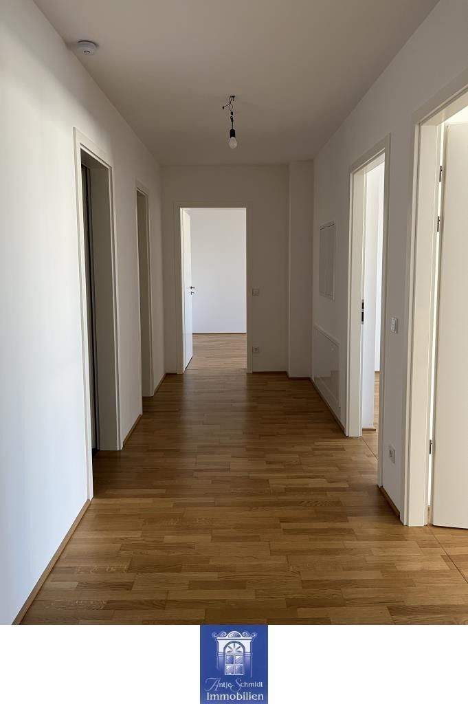 Ihr neuer Lieblingsplatz! Großer Balkon, zwei Bäder, Sauna, EBK, Fußbodenheizung! 4 zimmer