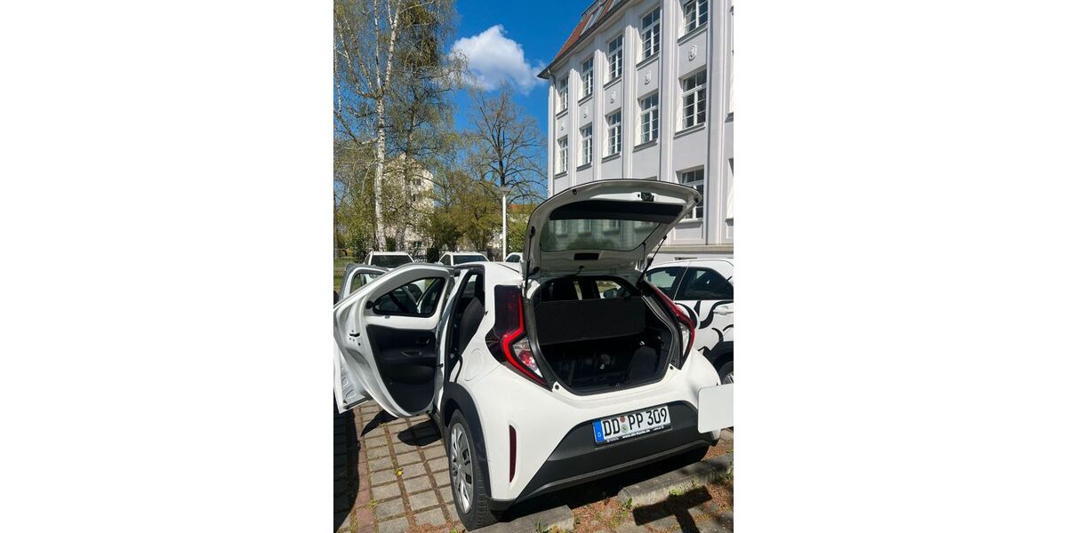 Toyota Aygo (X) 1.437 km 17.500 &euro; Dresden 01309