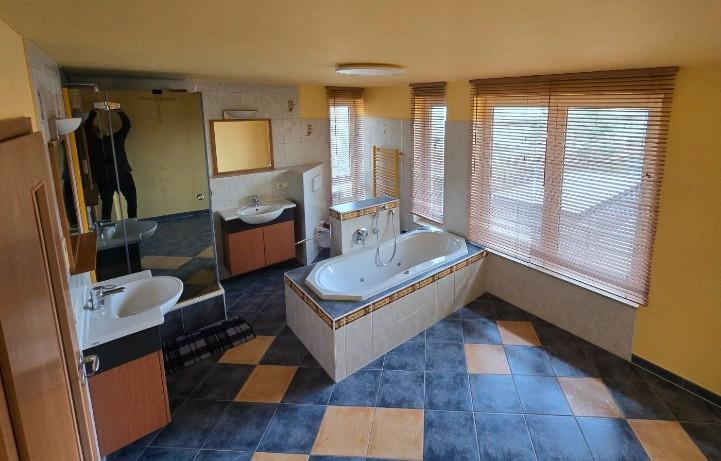 Reihenhaus Dresden Neustadt - 5 Zimmer, 136 m&sup2;, 1.700&euro; | Angebot:25924384