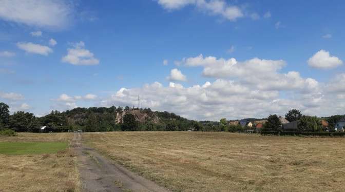 Grundstück zu verkaufen in Nieschütz 115.600 € 680 m²