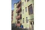 Schöne hohe Räume mit Sonnen-Balkon