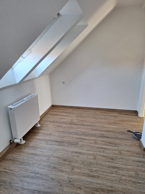 Dachgeschosswohnung zu vermieten 2 zimmer