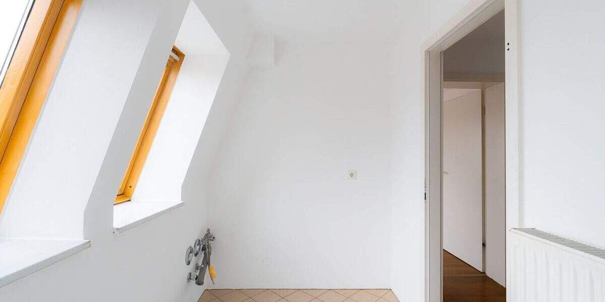 Charmante, helle 3-Raum-ETW im DG mit Lift im Haus in lebendiger Lage nahe der TU Dresden ! 3 zimmer