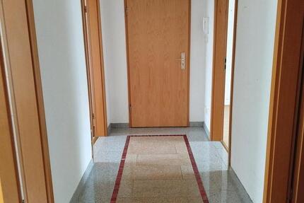 3 Raum Wohnung mit Balkon und TG 