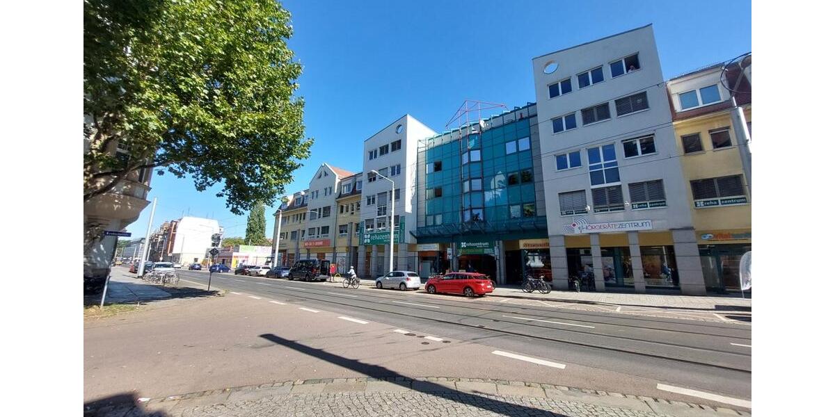 Neu renovierte 2 RWG im DG mit Lift zu vermieten! Bad mit Dusche! 2 zimmer