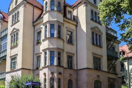 +++ Exklusives Jugendstiljuwel in Top Lage! - 2-Zimmer-Wohnung mit zwei Balkonen +++