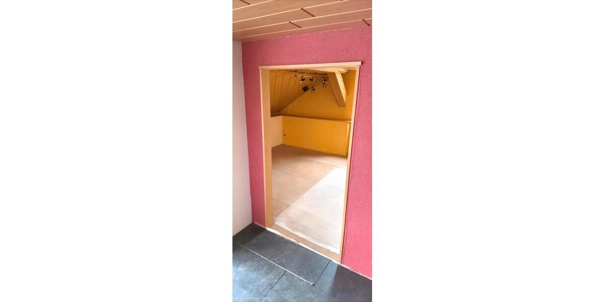 Einfamilienhaus Dorfhain - 8 Zimmer, 180 m&sup2;, 128.000&euro; | Angebot:27445521