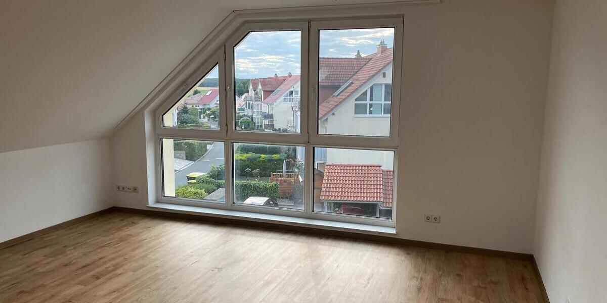 Wohnen in ruhiger Lage: gut geschnittene DG-Wohnung mit Vinylboden - Etagenwohnung Radeburg Radeburg | Angebot:27499550