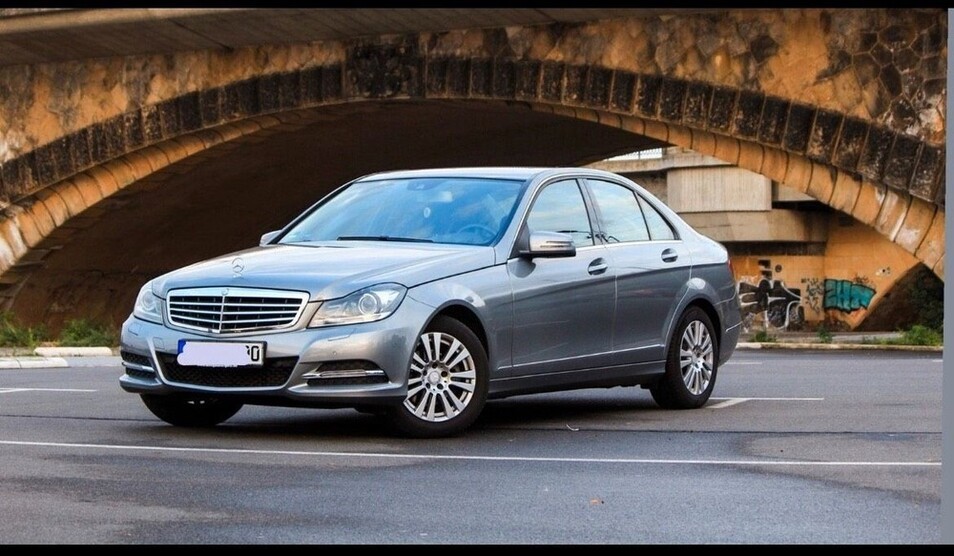 Mercedes-Benz C 180 109.000 km 12.500 € Dresden 01067
