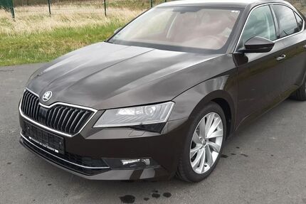 Skoda Superb 139.000 km 13.990 &euro; Dresden 01259