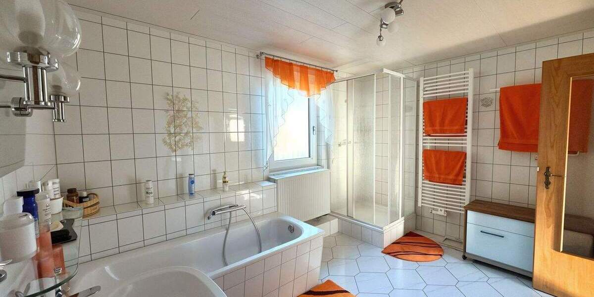 Gepflegtes Zweifamilienhaus mit großem Garten und Pool in Radebeul-Naundorf 7 zimmer