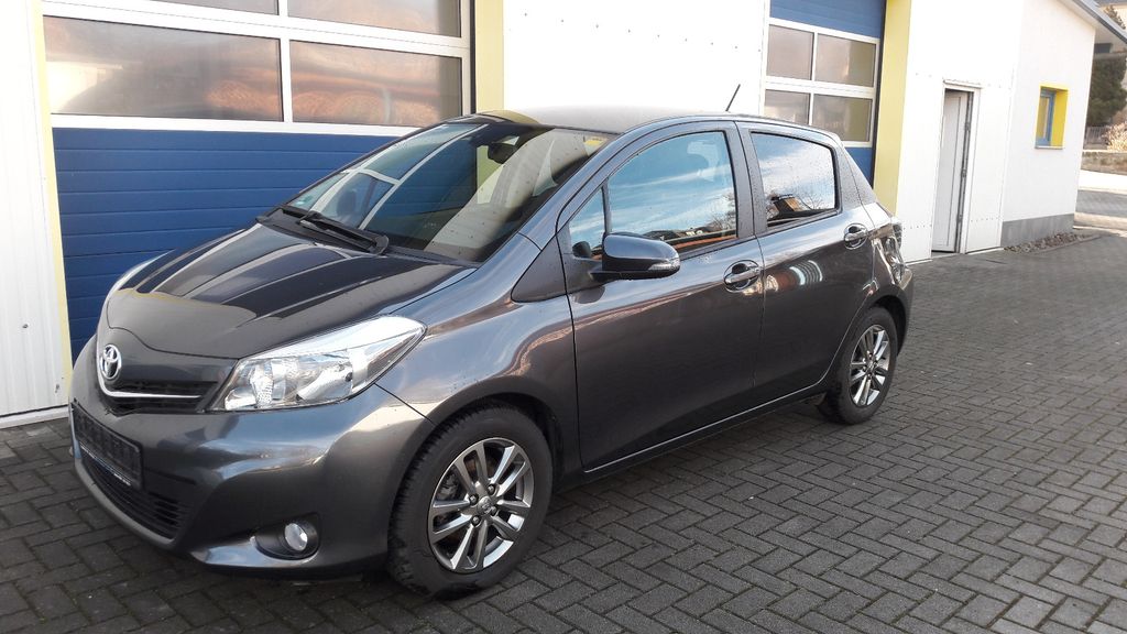 Toyota Yaris 26.495 km 9.790 &euro; Dresden 01157