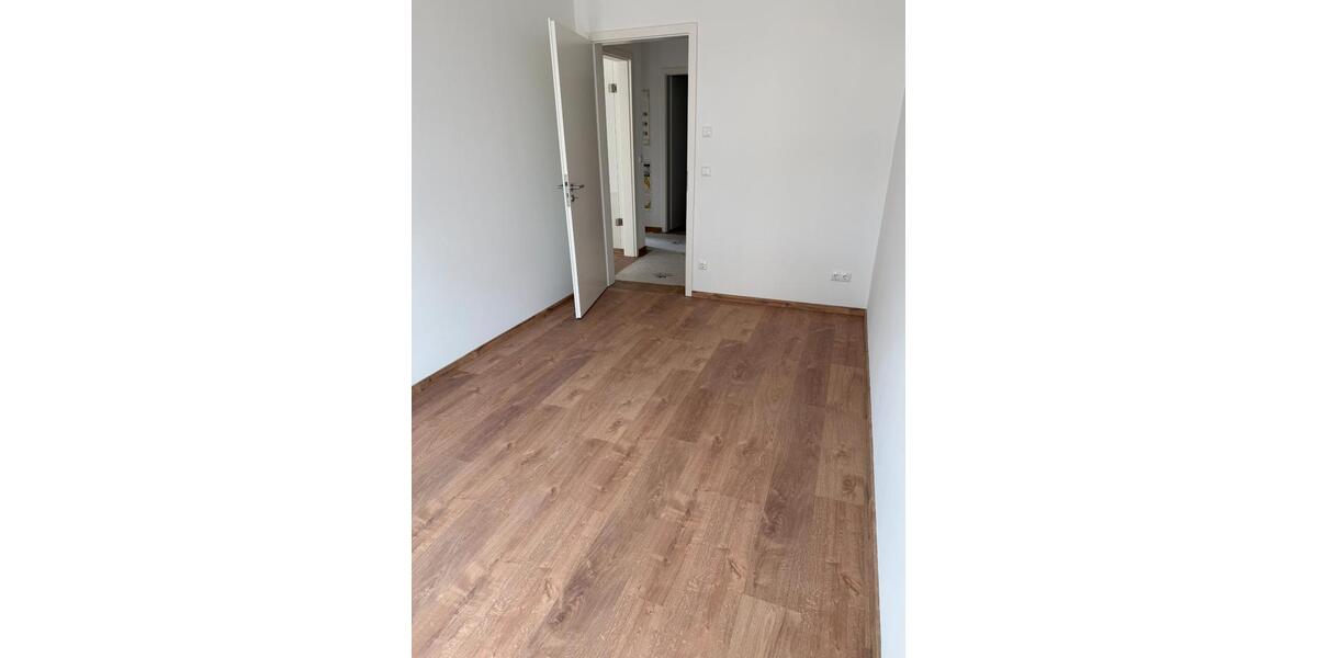 Erdgeschoßwohnung Dresden Klotzsche - 4 Zimmer, 100 m&sup2;, 1.750&euro; | Angebot:26478455