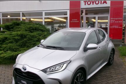 Toyota Yaris 2.000 km 21.490 &euro; Dresden 01259