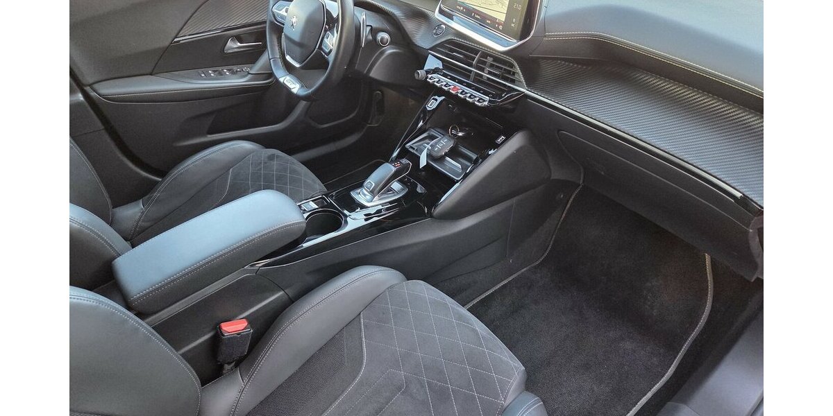 Peugeot 2008 GT 32.647 km 15.750 &euro; Wilsdruff 01723