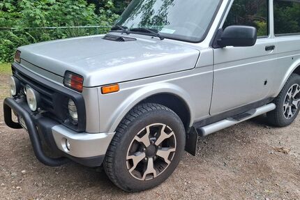 Lada Niva 17.600 km 16.000 &euro; Weinböhla 01689