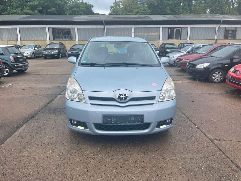 Toyota Corolla Verso 205.684 km 3.990 € Dresden 01159