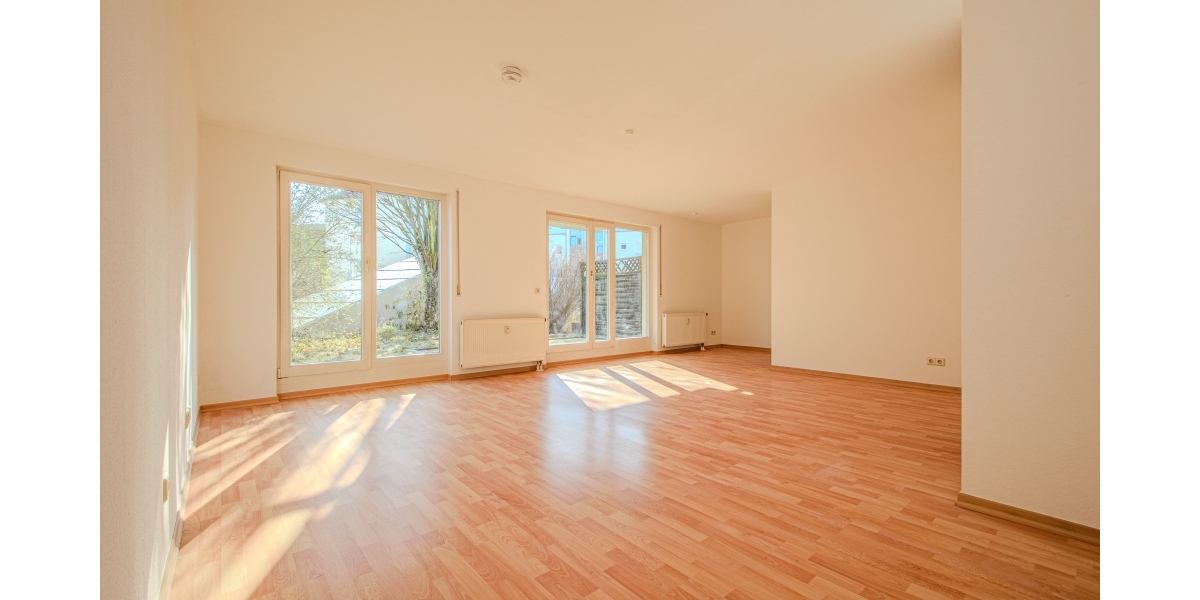 HELL & FREUNDLICH – BEZUGSFREI – GROSSE TERRASSE – WANNENBAD – TG-PARKER - Terrassenwohnung Dresden Strehlen | Angebot:25806752