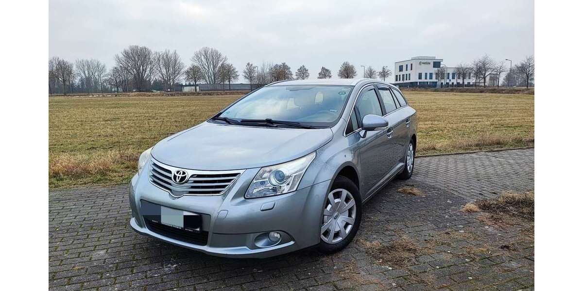 Toyota Avensis 121.999 km 10.499 &euro; Dresden 01109