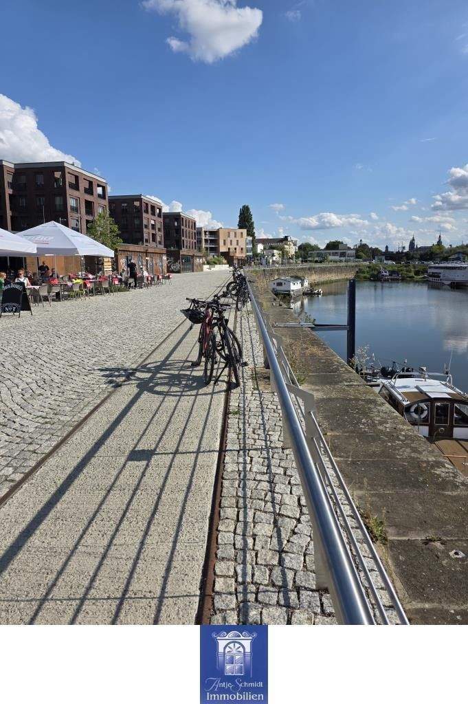 Hafencity Dresden! Traumhafte Wohnung mit zwei großen Balkonen, Lift und vieles mehr 3 zimmer