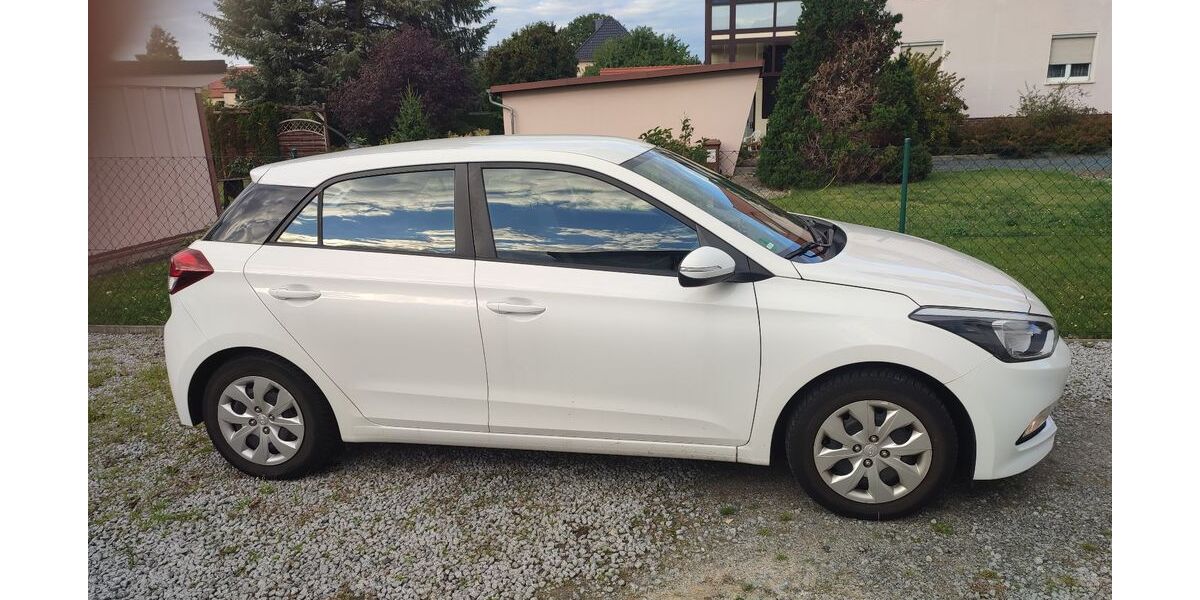 Hyundai i20 106.000 km 6.400 &euro; Coswig 01640