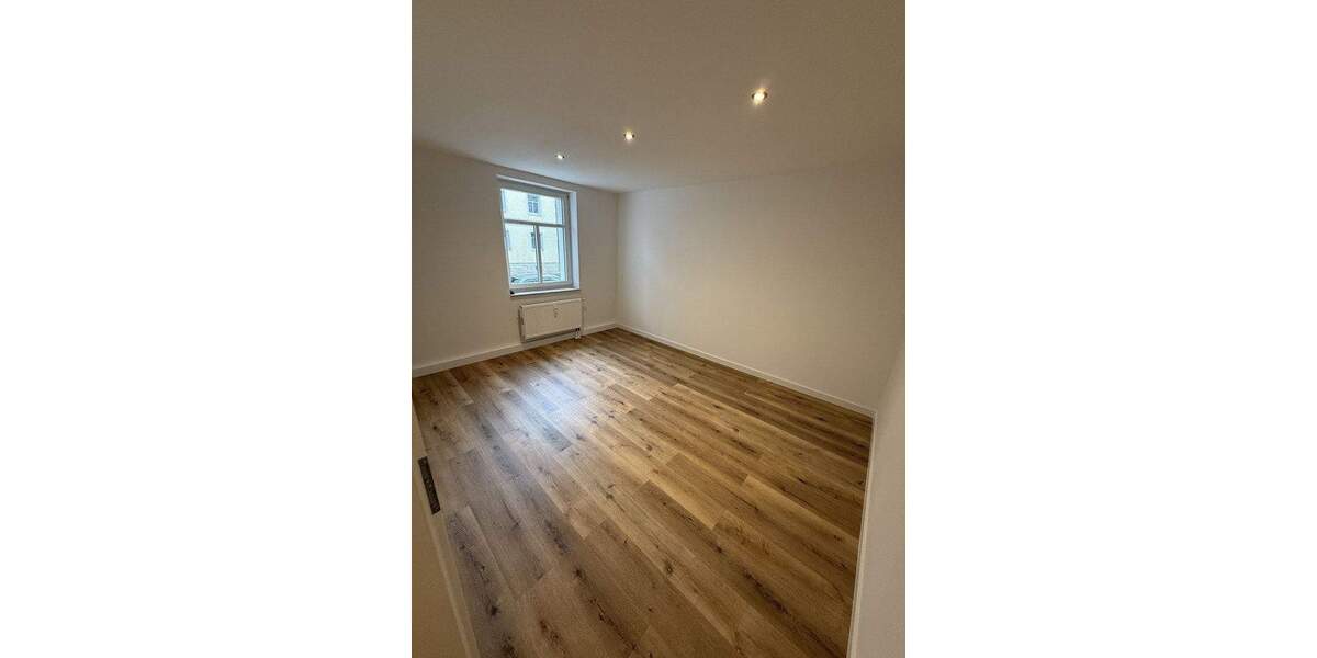 Luxus Erdgeschosswohnung mit 20 m² Terrasse & Garten - hochwertig saniert, ruhig, privat - prov-frei 3 zimmer