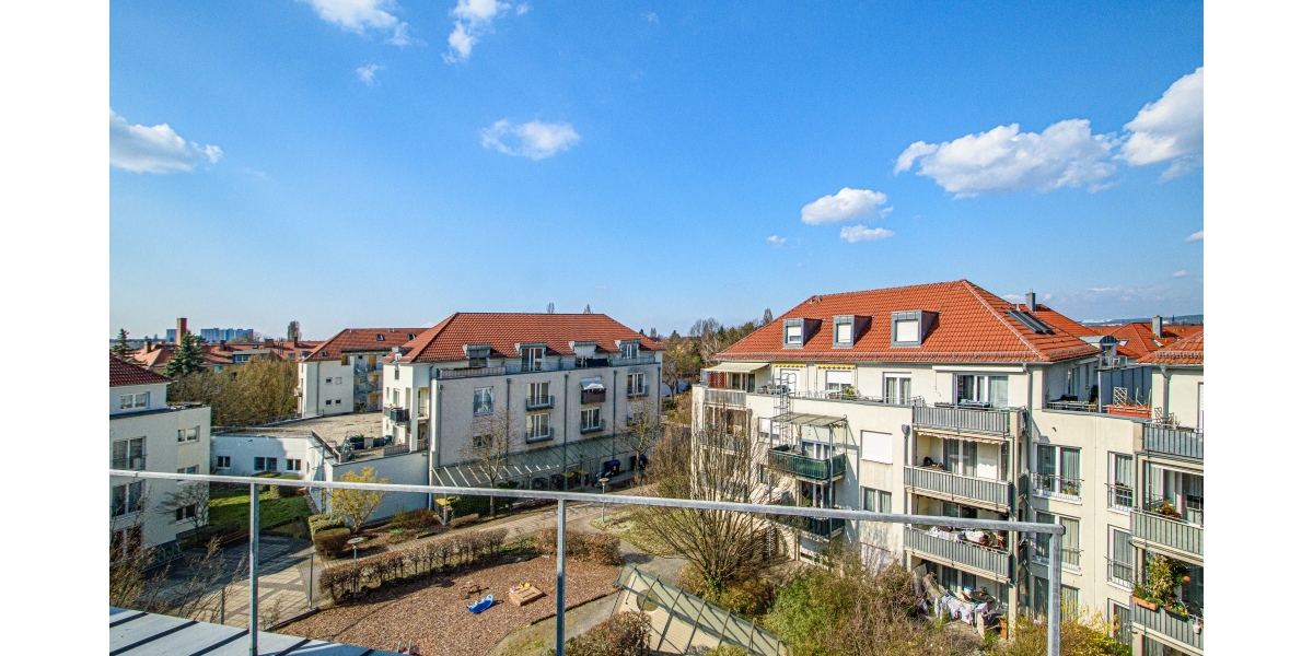 BEZUGSFREI – GEMÜTLICHE MAISONETTE – DACHTERRASSE – DUSCHBAD MIT FENSTER – TG-PARKER - Maisonettenwohnung Dresden Strehlen | Angebot:25857011