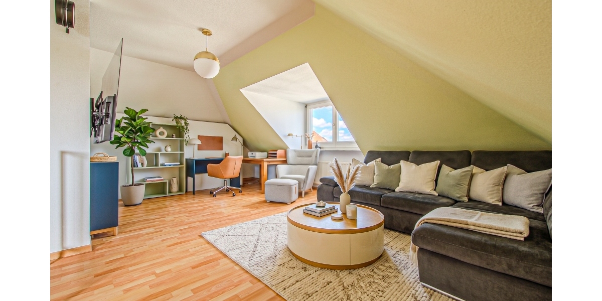 GANZ OBEN – GEMÜTLICHE MAISONETTE – BEZUGSFREI – DUSCHBAD MIT FENSTER – TG-PARKER - Dachgeschoßwohnung Dresden Strehlen | Angebot:27318190