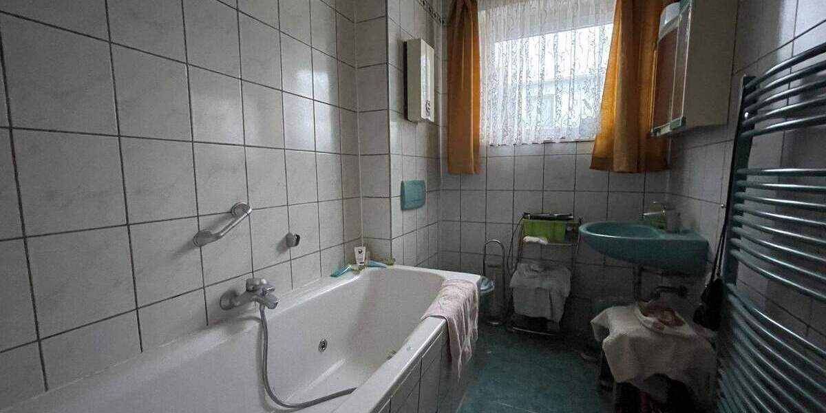 Mehrfamilienhaus, Wohnhaus Heidenau - 9 Zimmer, 150 m&sup2;, 270.000&euro; | Angebot:25705125