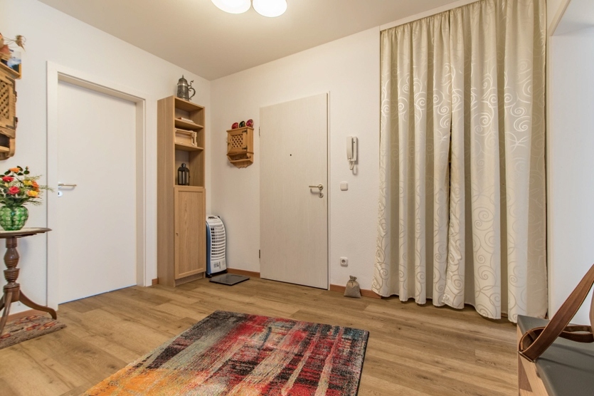 BEZUGSFREI – GROSSE TERRASSE – TAGESLICHTBAD MIT WANNE & DUSCHE – TOP LAGE – STELLPLATZ 2 zimmer