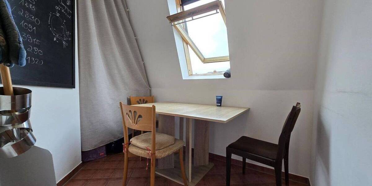 großzügige 2-Zimmer-Dachgeschosswohnung mit BalkonLoggia und EBK (wenn gewünscht) 2 zimmer