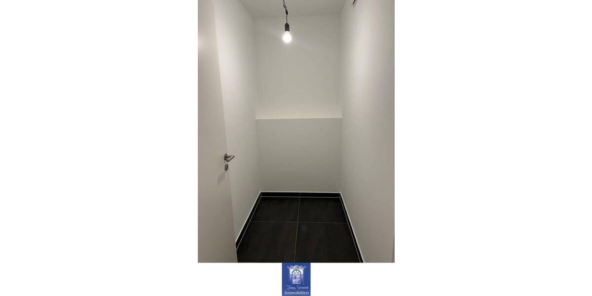 Exklusive Wohnung mit Balkon, exklusivem Bad, Gäste-WC und moderner EBK! 3 zimmer