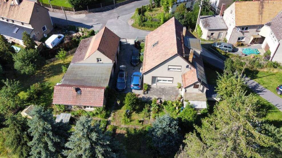 **Zwischen Blüten und Dornen - Schönes Einfamilienhaus mit Sanierungsbedarf**