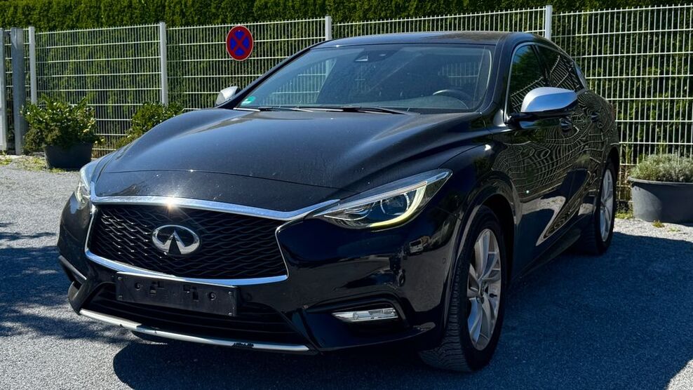 INFINITI Q30 110.700 km 14.999 € Dresden 01259