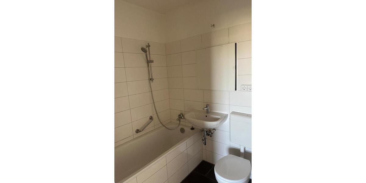 WG-Tip in Strehlen: 4-Zimmer-Wohnung mit Balkon im 5. OG - Etagenwohnung Dresden Strehlen | Angebot:27462588