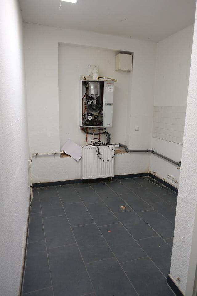 Ladengeschäft im Eingangsbereich zur Fußgängerzone zimmer