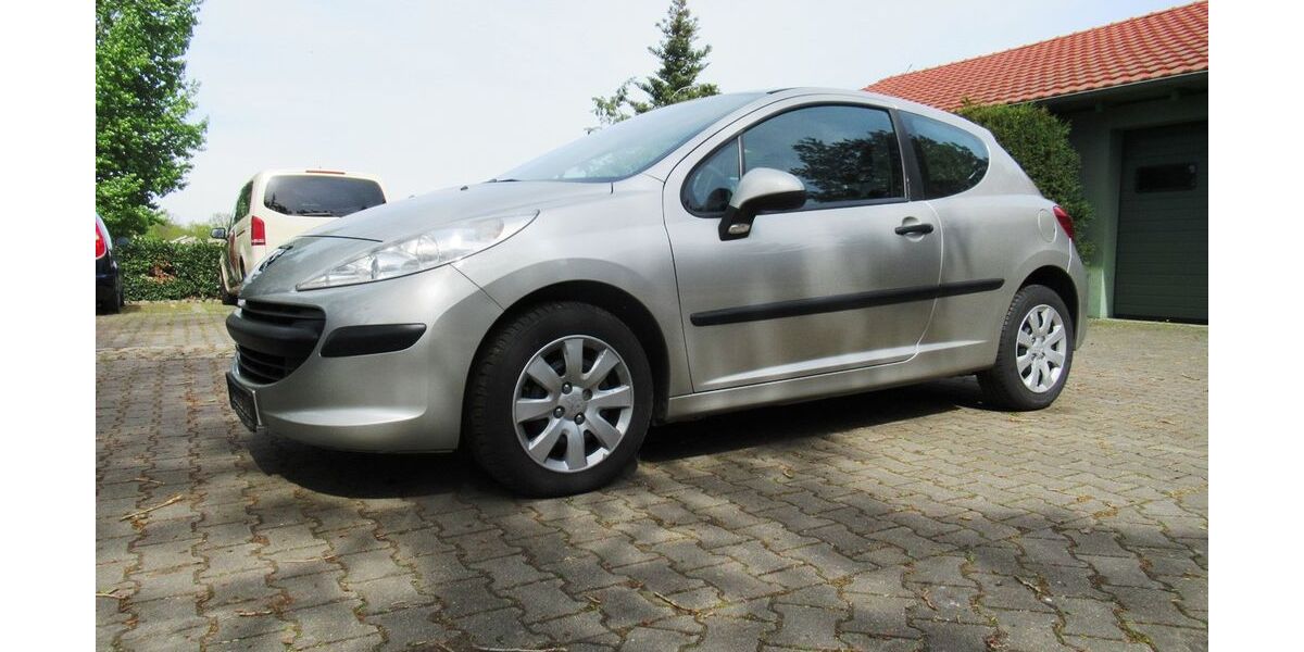 Peugeot 207 165.000 km 2.490 &euro; Gröbern bei Meissen 01689