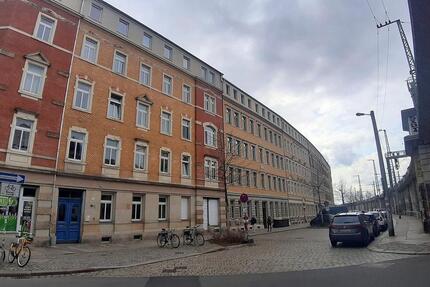 schöne große 2 Raumwohnung im Hinterhaus zu mieten über zwei Etagen 2 zimmer