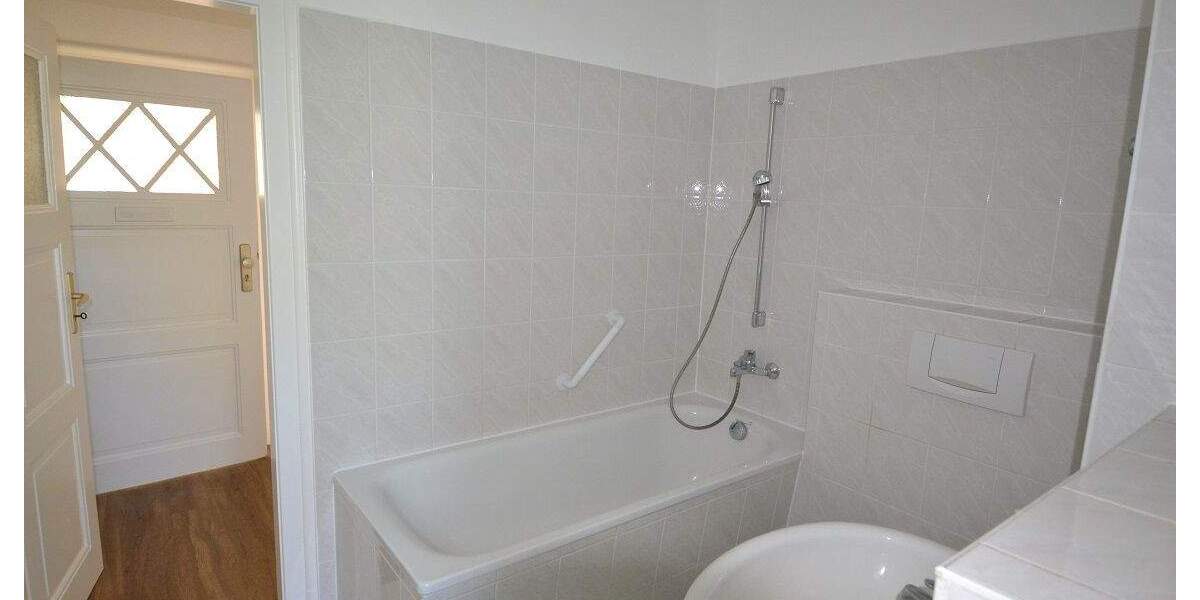 EG-Wohnung in idyllische Wohnlage (Loggia, Garten*, HHK) 2 zimmer