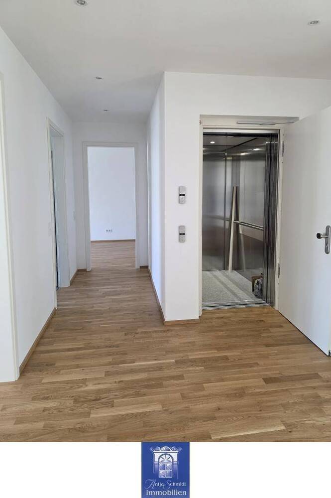 Hafencity Dresden! Traumhafte Wohnung mit zwei großen Balkonen, Lift und vieles mehr